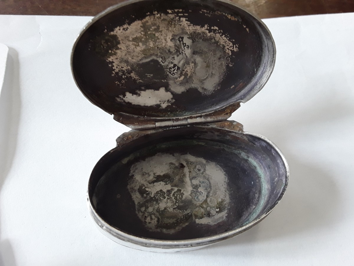 Rare 18th Century Silver Snuffbox With Hot Air Balloon Decoration -photo-1