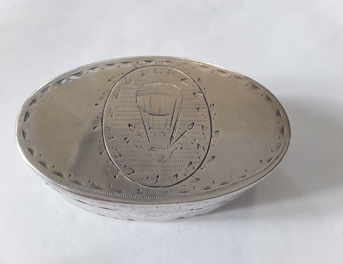 Rare 18th Century Silver Snuffbox With Hot Air Balloon Decoration -photo-4