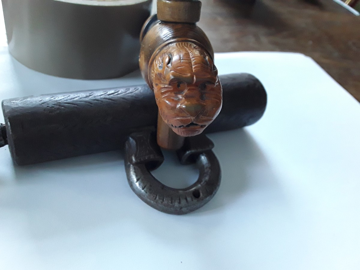 Carved Boxwood Barrel Tap Or Bung -photo-2