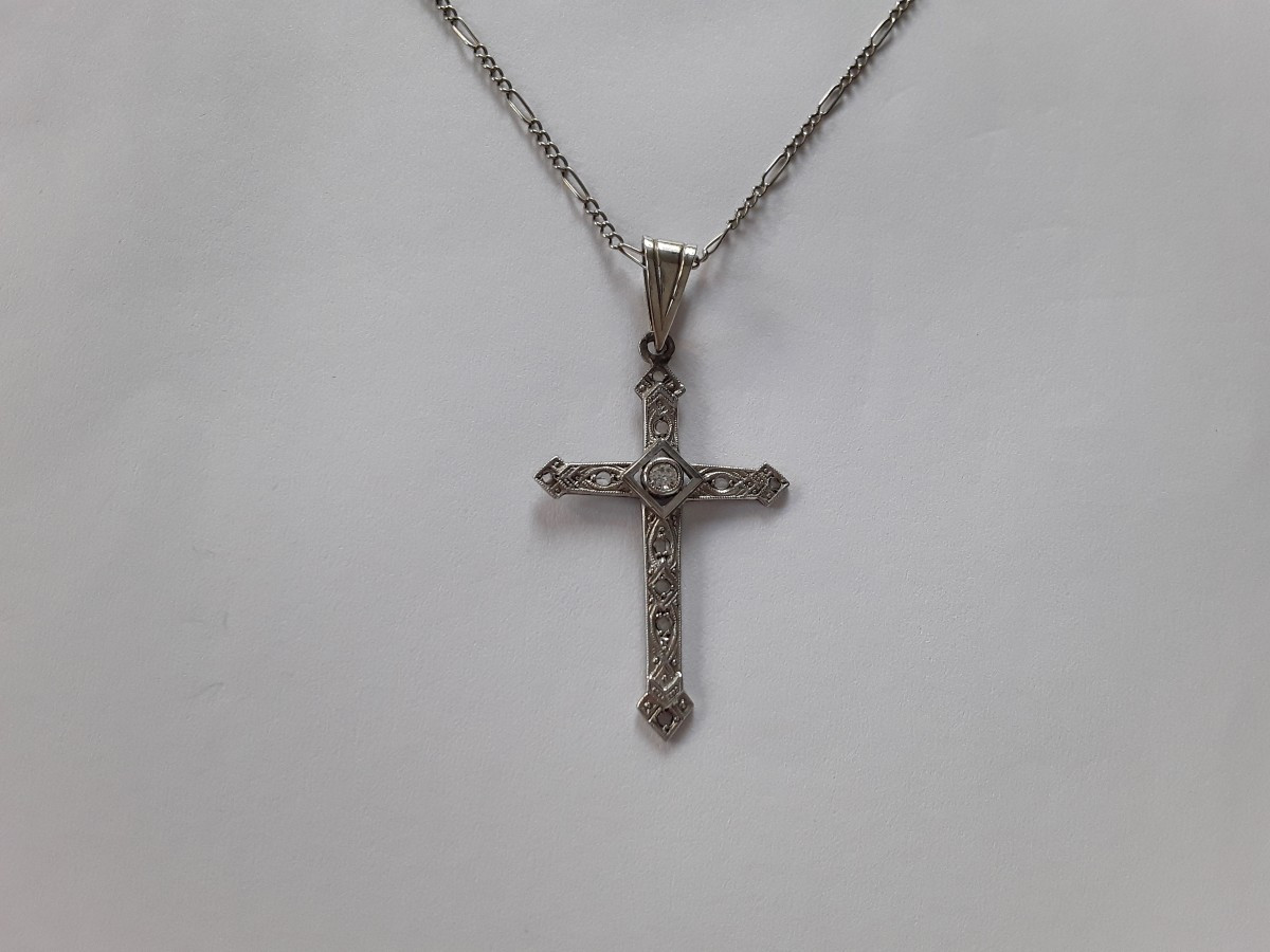 Pendentif croix et sa chaine or blanc et diamants -photo-3