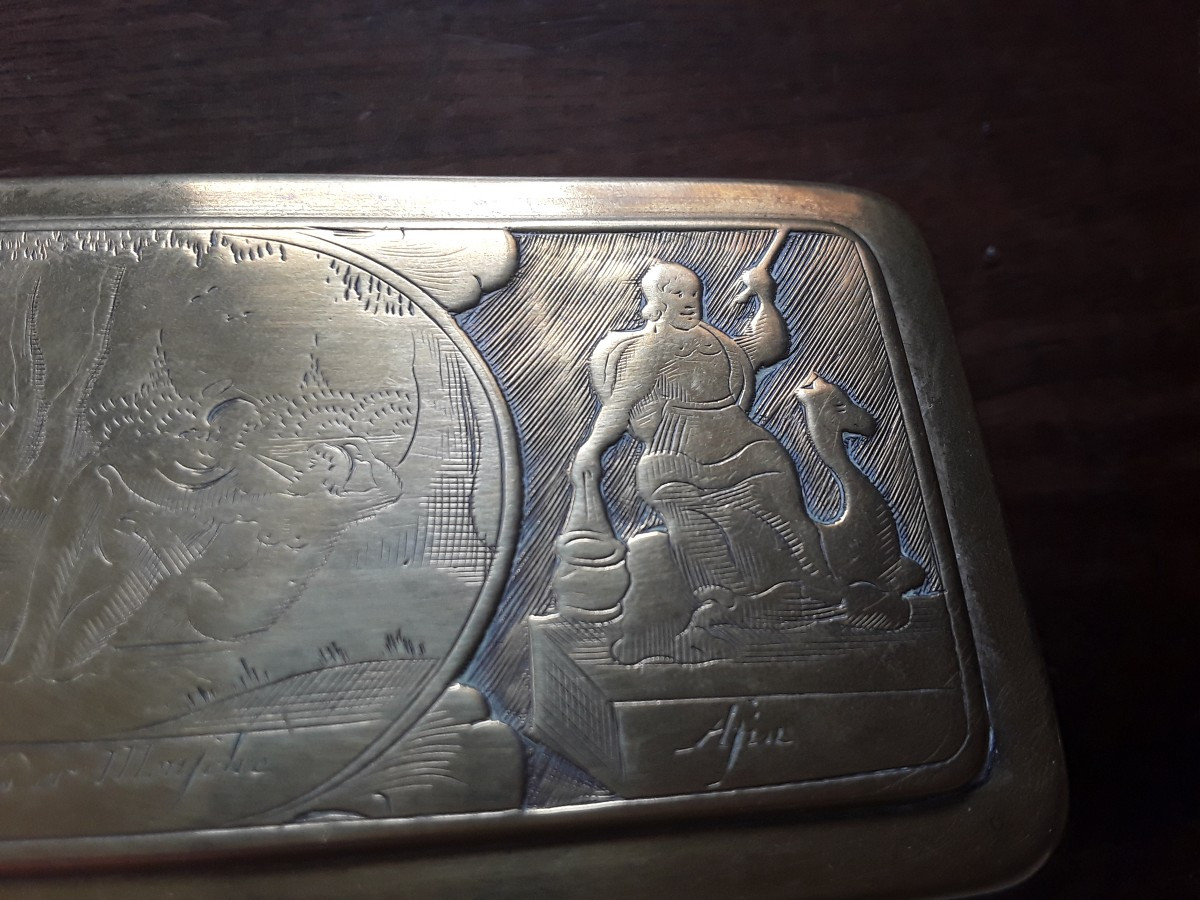 17th Century Dutch Brass Snuffbox -photo-2