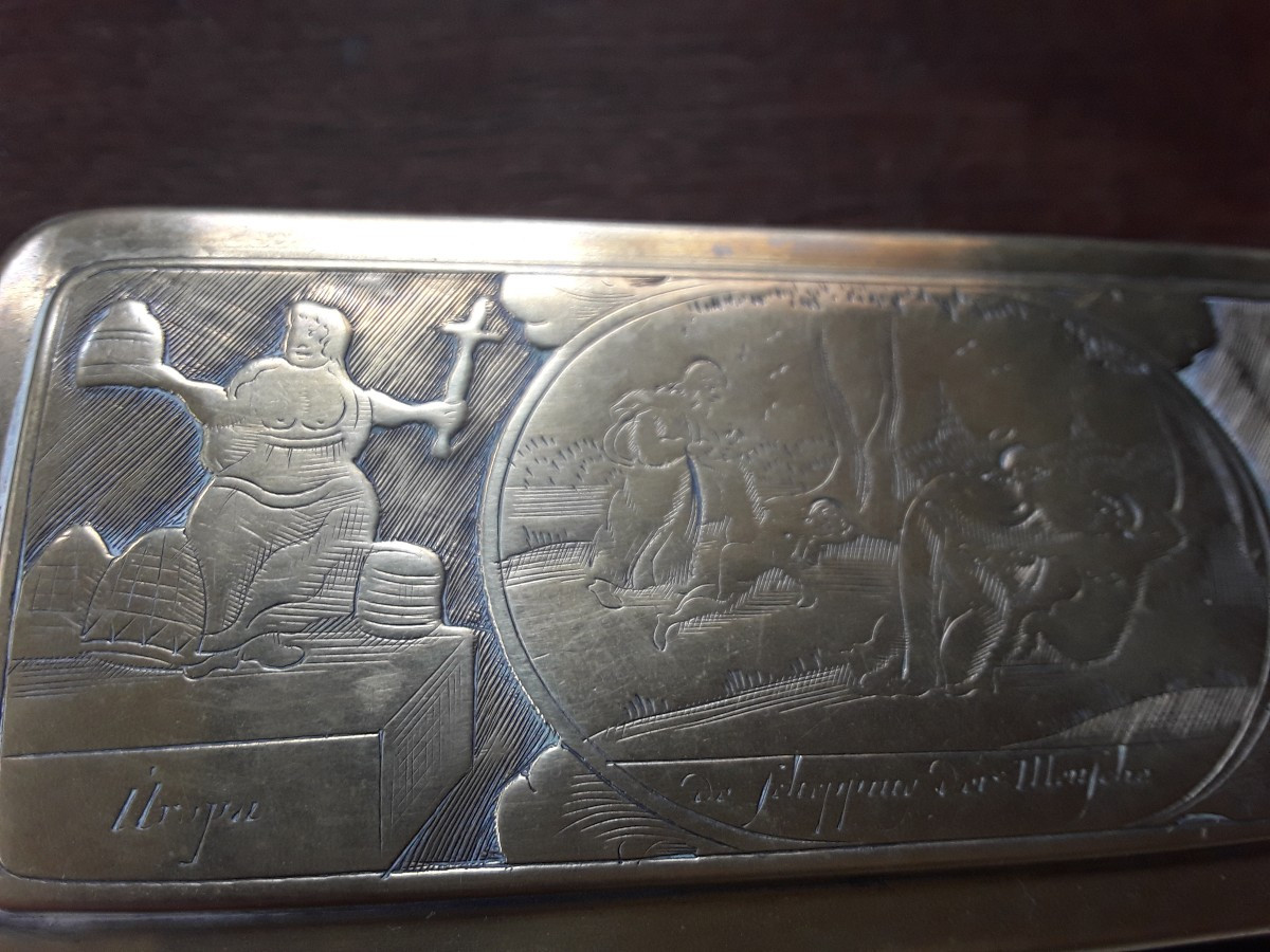 17th Century Dutch Brass Snuffbox -photo-3