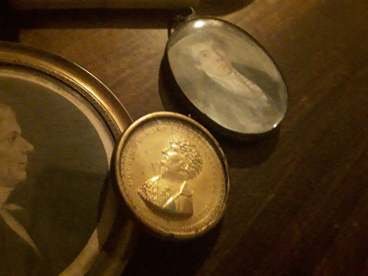 Set Of 6 Antique Miniatures In Various Materials -photo-3