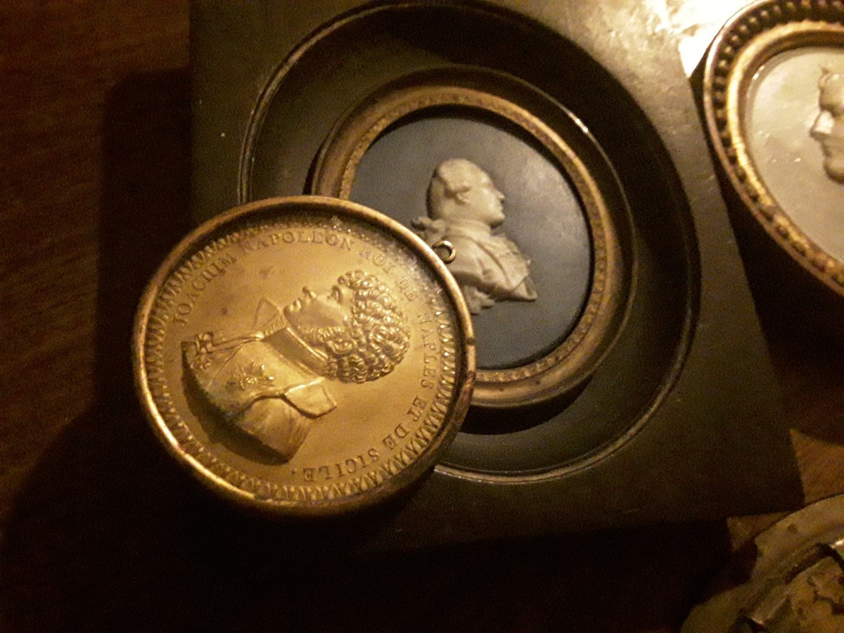 Set Of 6 Antique Miniatures In Various Materials -photo-7