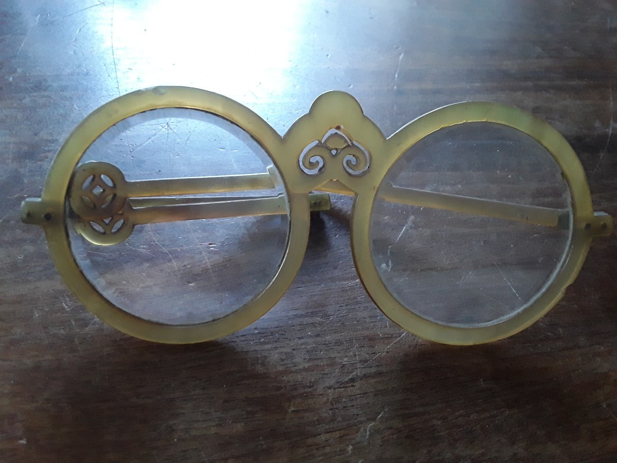 Grande paire de lunettes en corne Chine.  -photo-3