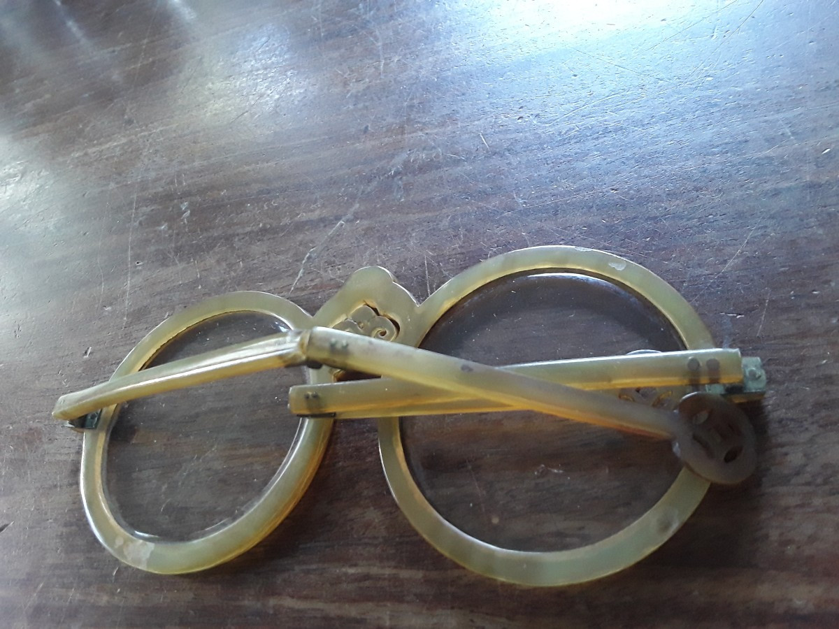Grande paire de lunettes en corne Chine.  -photo-4