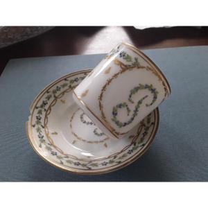 Rare And Pretty Cup In Bordeaux Porcelain 18th Century