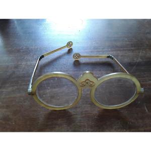 Grande paire de lunettes en corne Chine.  