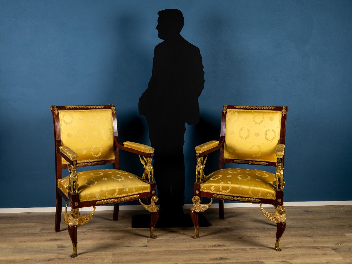 Paire de fauteuils de style Empire français avec bronzes dorés-photo-2