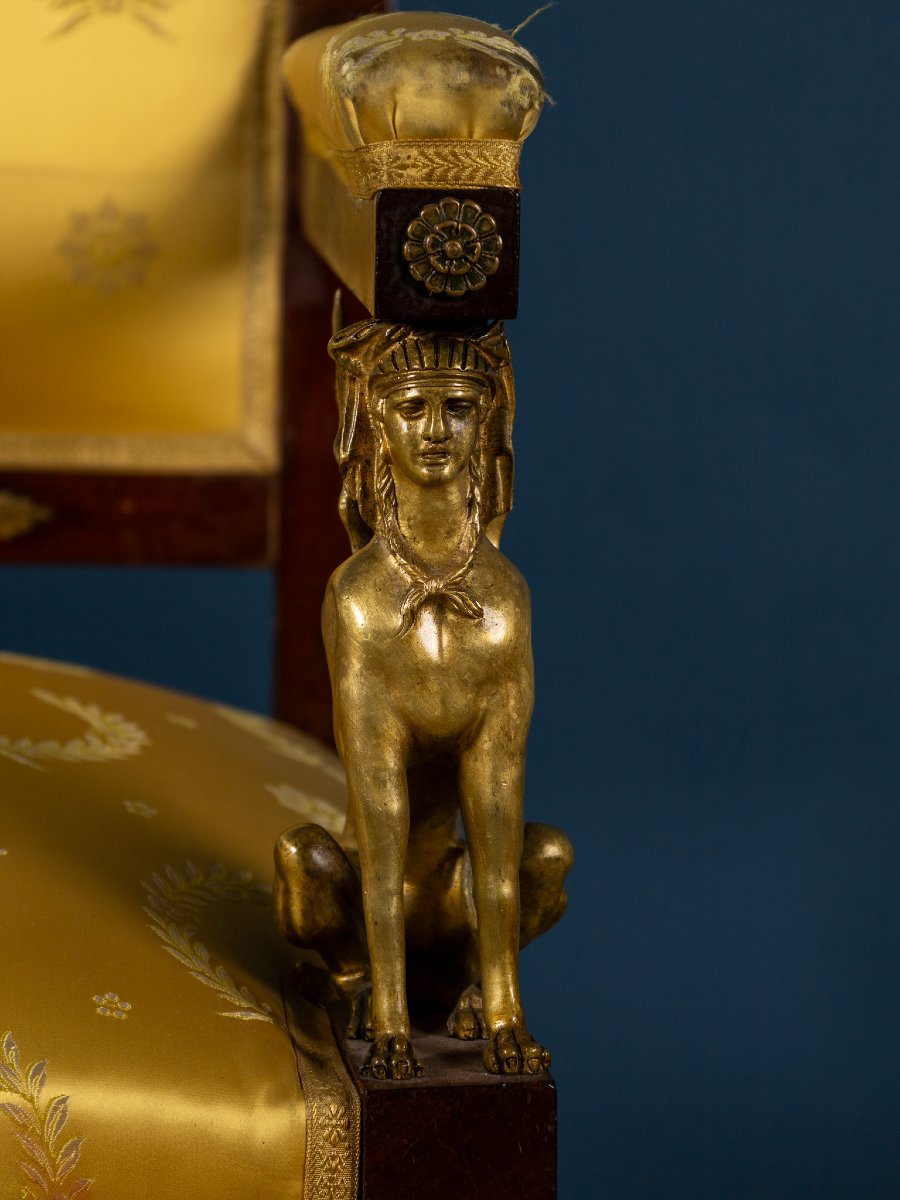 Paire de fauteuils de style Empire français avec bronzes dorés-photo-4