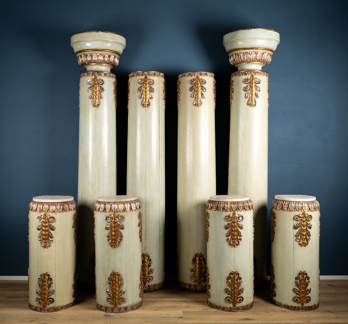 Elegant Set Of 8 Lacquered And Gilded Wooden Columns In Mecca Style, Late 18th Century