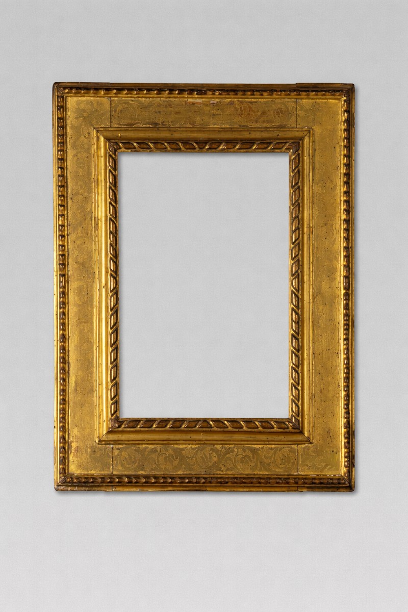 Cadre-boîte Renaissance, XVIe siècle, en bois sculpté et pyrogravé à l'or pur