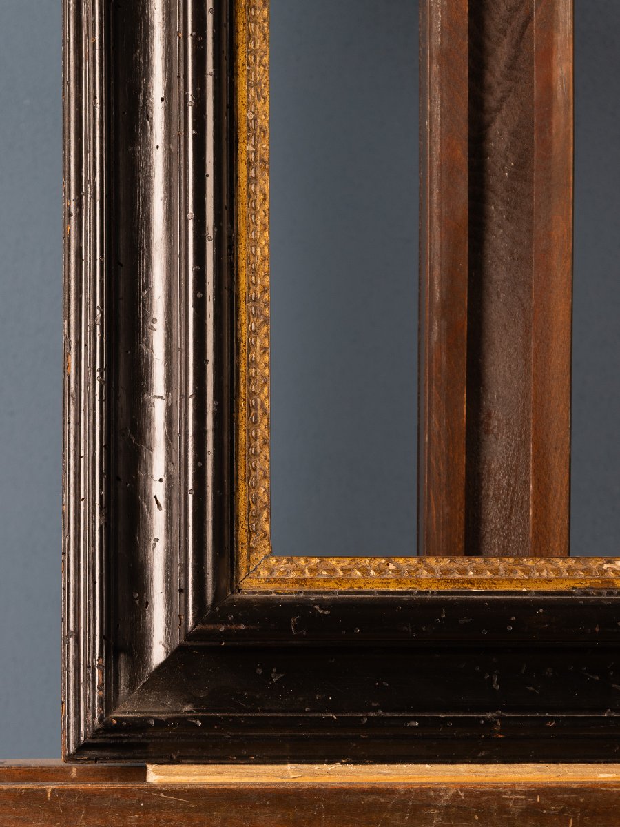 Cadre du XVIIIe siècle en noyer ébénisé à profil doré-photo-2