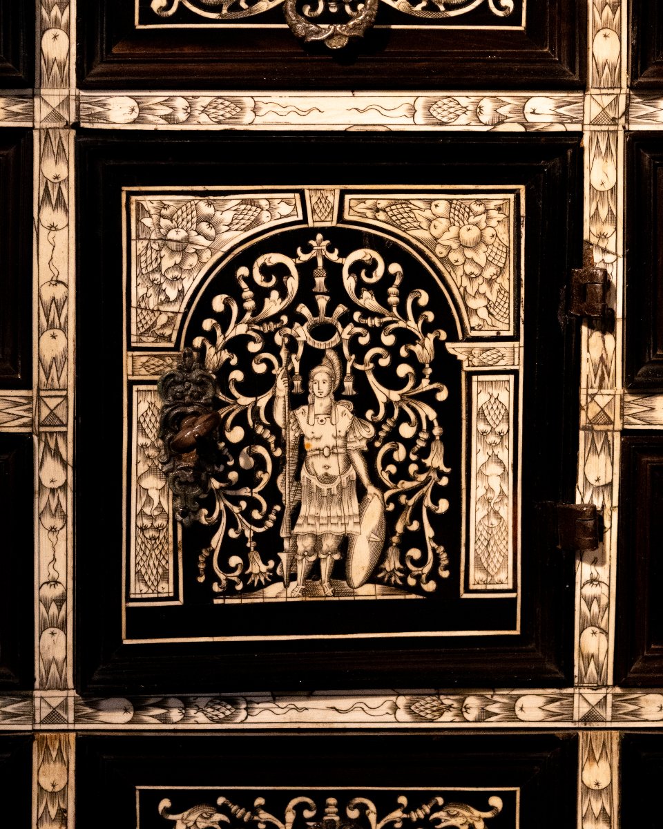 Important cabinet monétaire lombard en ébène et ivoire, époque Louis XIV, XVIIIe siècle-photo-3