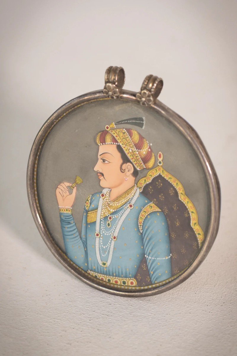 Fine Early Islamic Miniature - A Persian Prince-photo-3