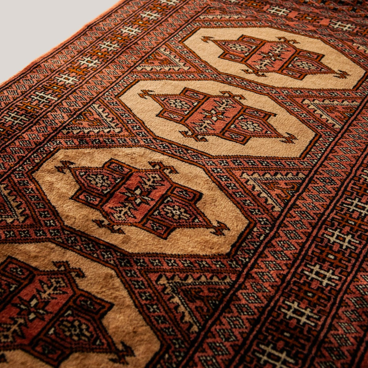 Turkmen Hand-knotted Wool Rug – Traditional Geometric Design - Vintage-photo-4