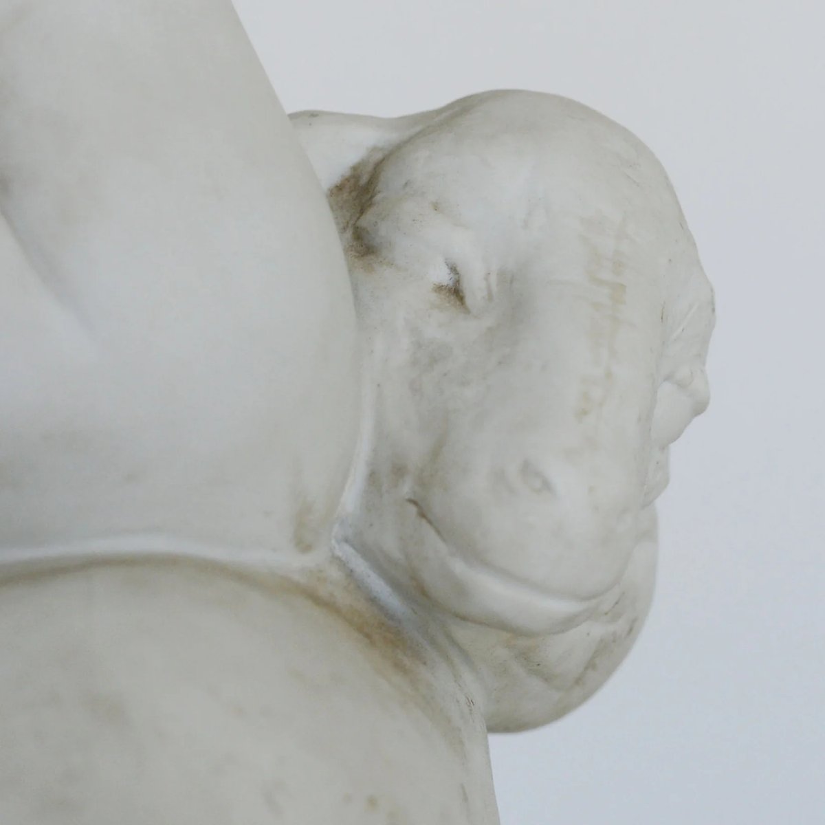 Jeune fille à l'agneau - Sculpture en céramique de Paros - Signée-photo-3