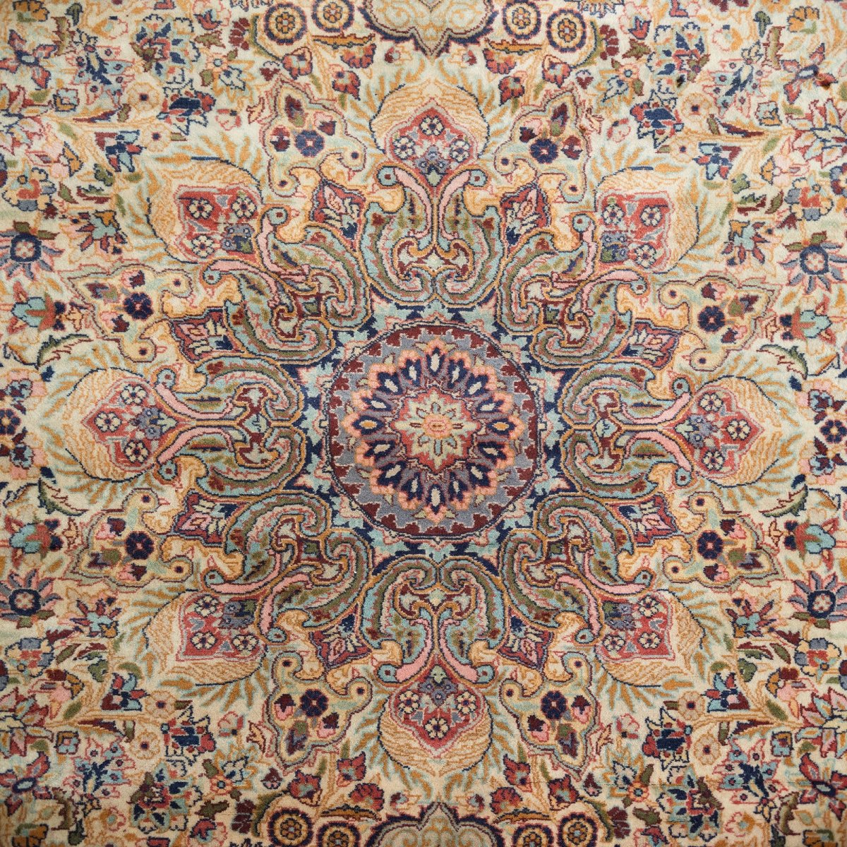 Grand tapis persan vintage à motifs floraux – Ivoire et marine – 312 × 217 cm-photo-4