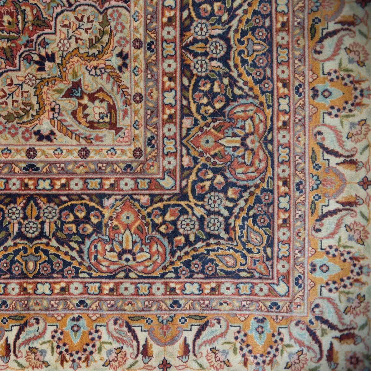 Grand tapis persan vintage à motifs floraux – Ivoire et marine – 312 × 217 cm-photo-1