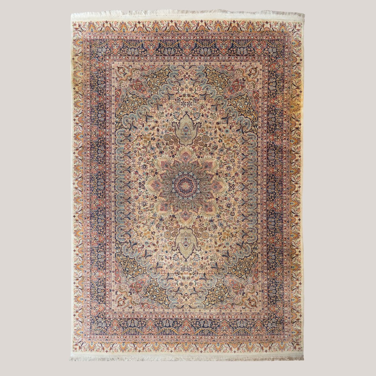 Grand tapis persan vintage à motifs floraux – Ivoire et marine – 312 × 217 cm