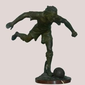 Le Shoot – Sculpture de footballeur en régule par Lemoyne