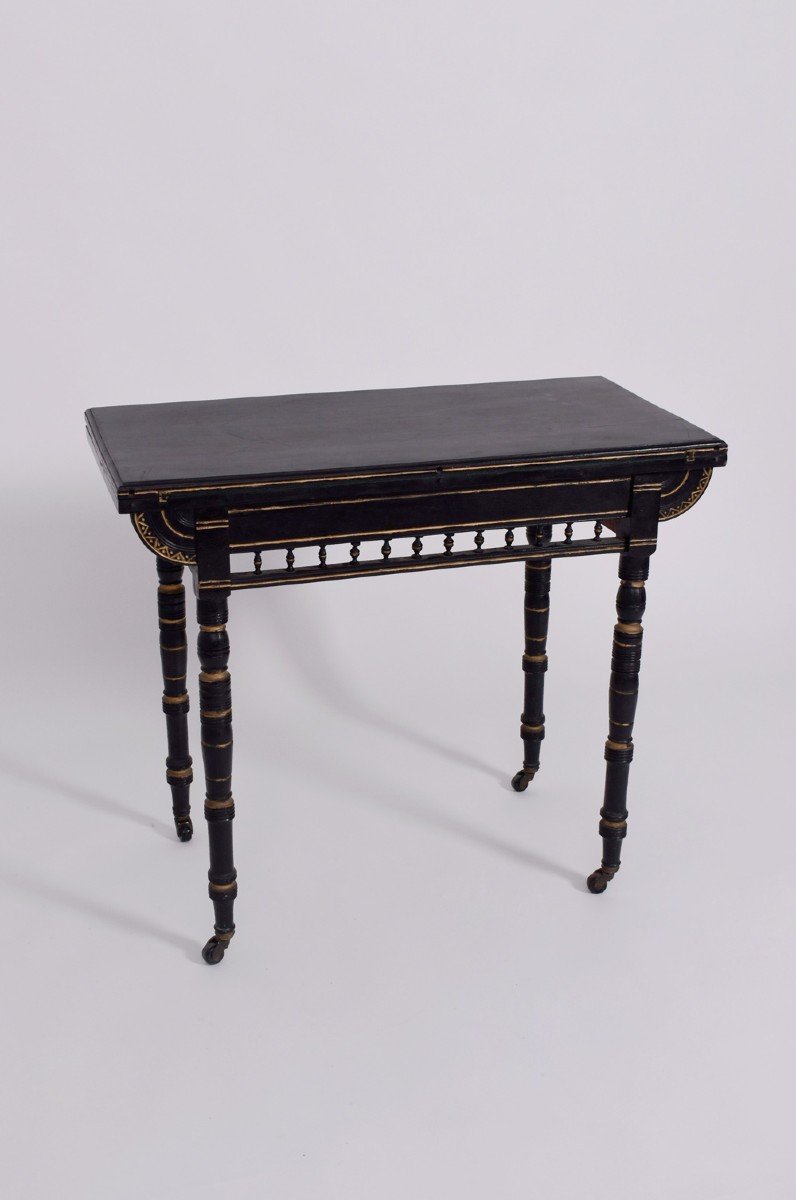 Table De Jeu En Bois Noirci Arts & Crafts,  Dans Le Style De Godwin, XIXe Siècle.