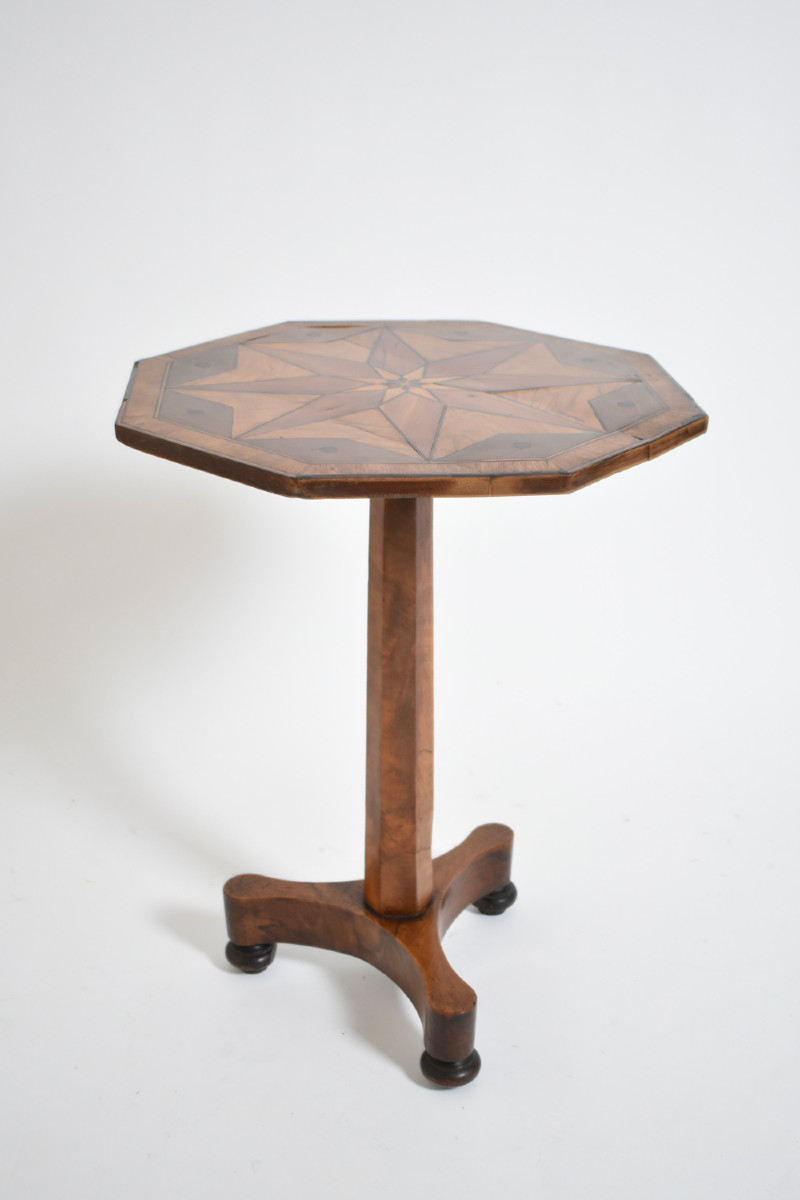 Table Octogonale Sur Piédestal, XIXe Siècle.