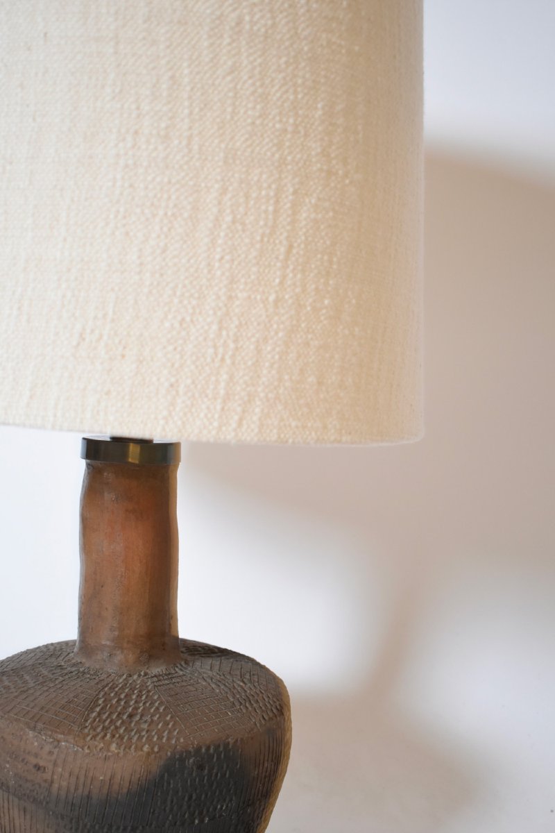 Lampe en céramique africaine marron à motif géométrique, années 1970.-photo-2
