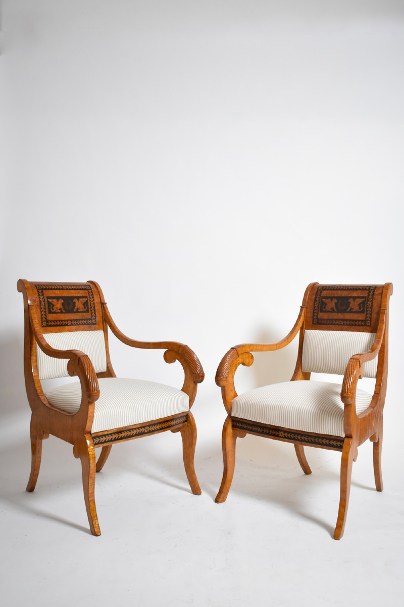 Paire de fauteuils étrusques, XIXᵉ siècle.
