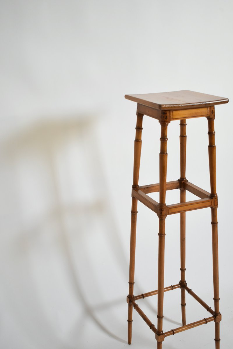 Table guéridon en bois clair imitation bambou, début du XXe siècle.-photo-2