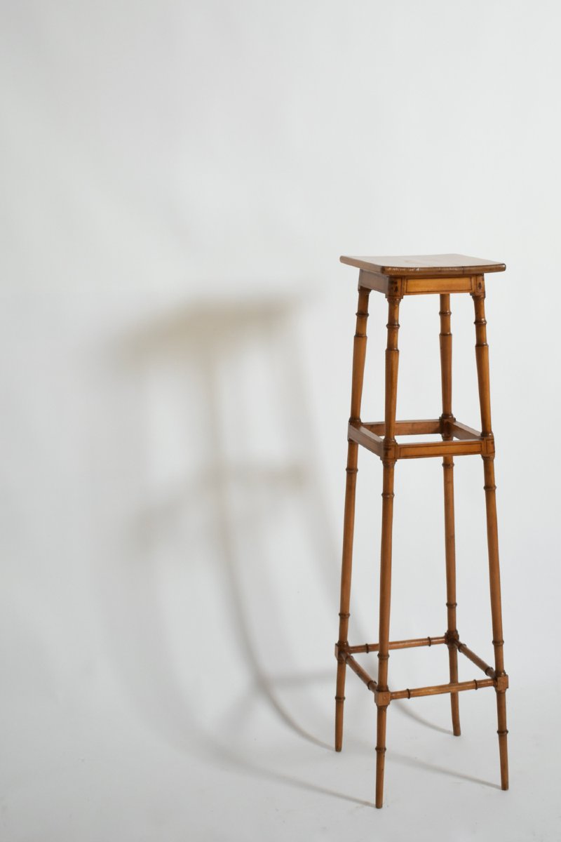 Table guéridon en bois clair imitation bambou, début du XXe siècle.-photo-3