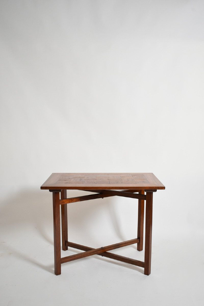 Table d'échecs à piètement en X, XIXe siècle.