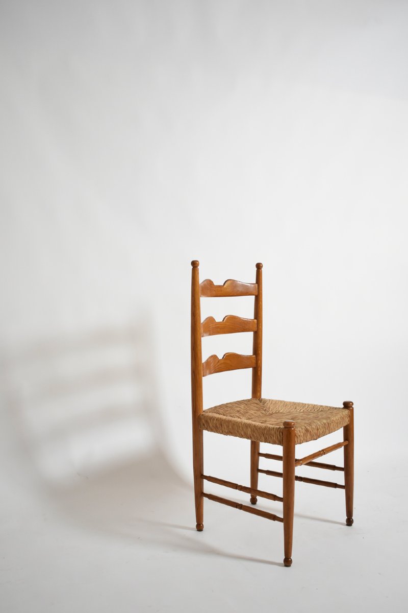 Ensemble de quatre chaises en bois et paille, années 1940.-photo-4