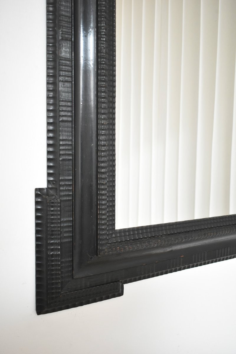 Miroir en bois ébénisé sculpté, XIXe siècle.-photo-1