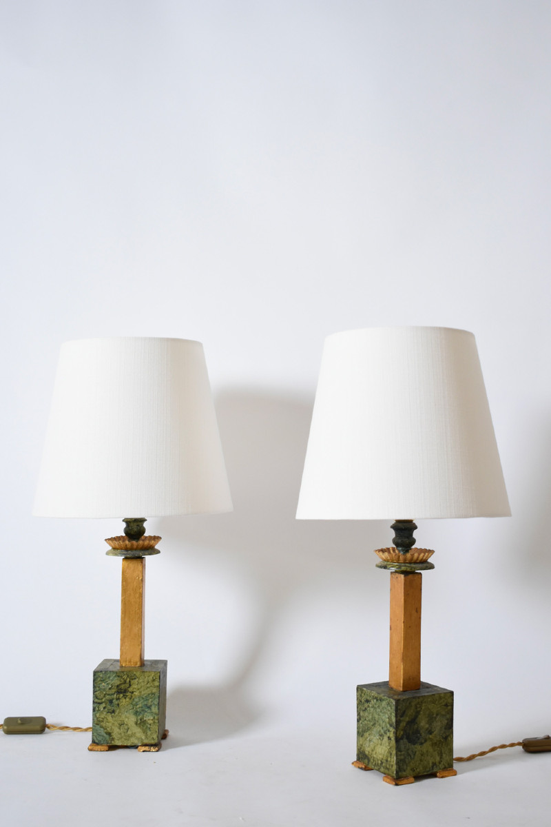 Paire de lampes en bois trompe-l'œil marbre, années 1940.