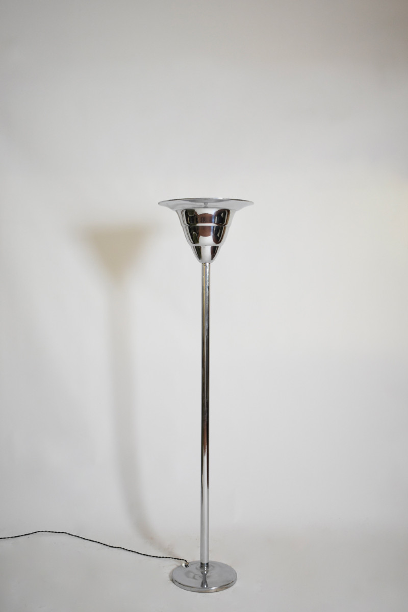 Lampadaire vasque en fer chromé Art Déco, années 1930.
