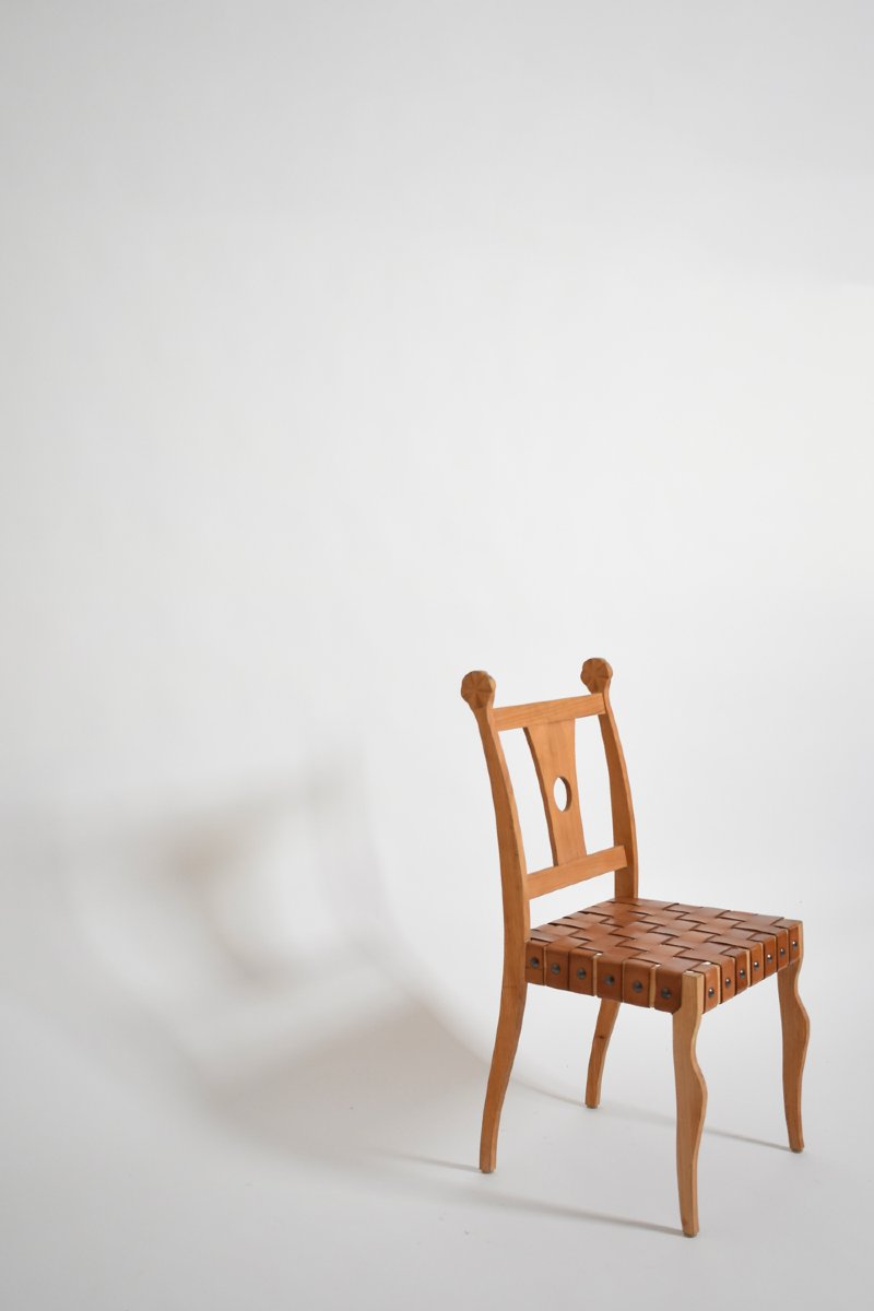 Paire de chaises étrusques en chêne et cuir, années 1970.-photo-2