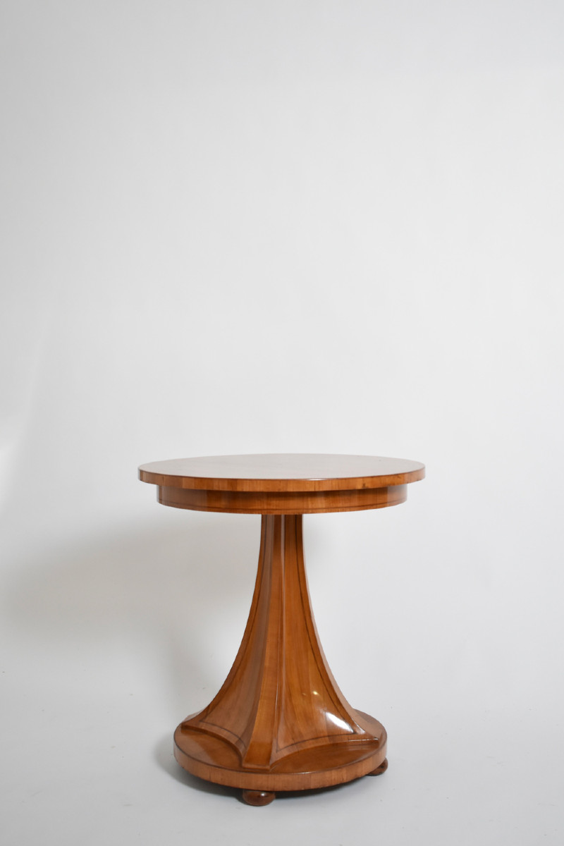 Table guéridon de style Biedermeier, XIXe siècle.