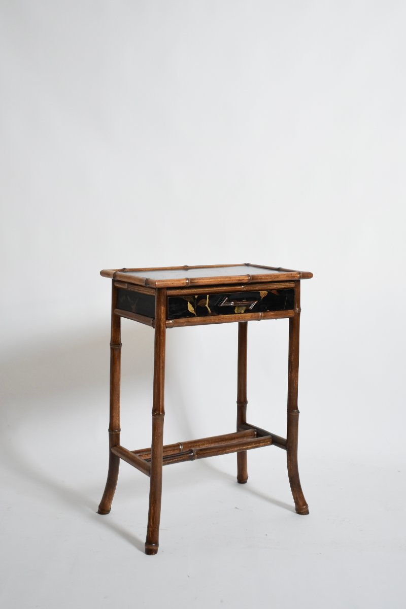 Table de chevet en bambou de style chinois, années 1910.