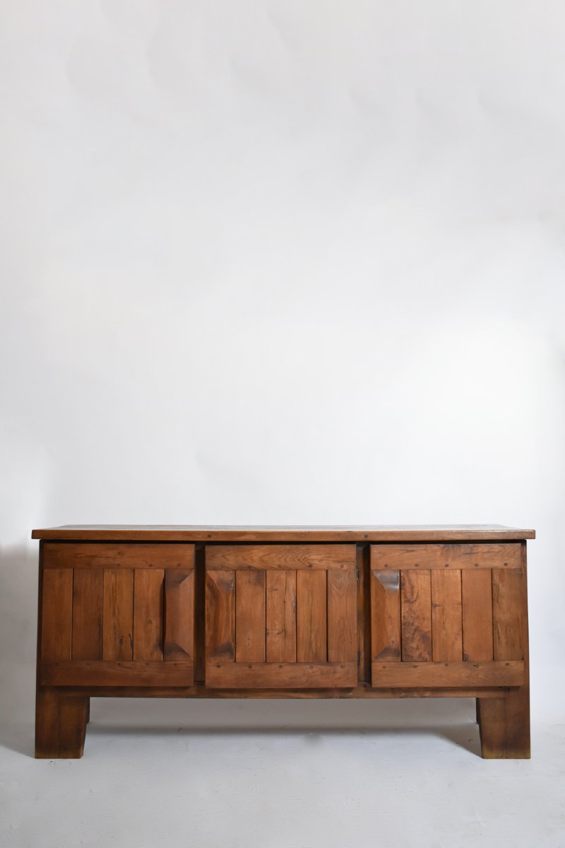 Buffet brutaliste en chêne, années 1950.