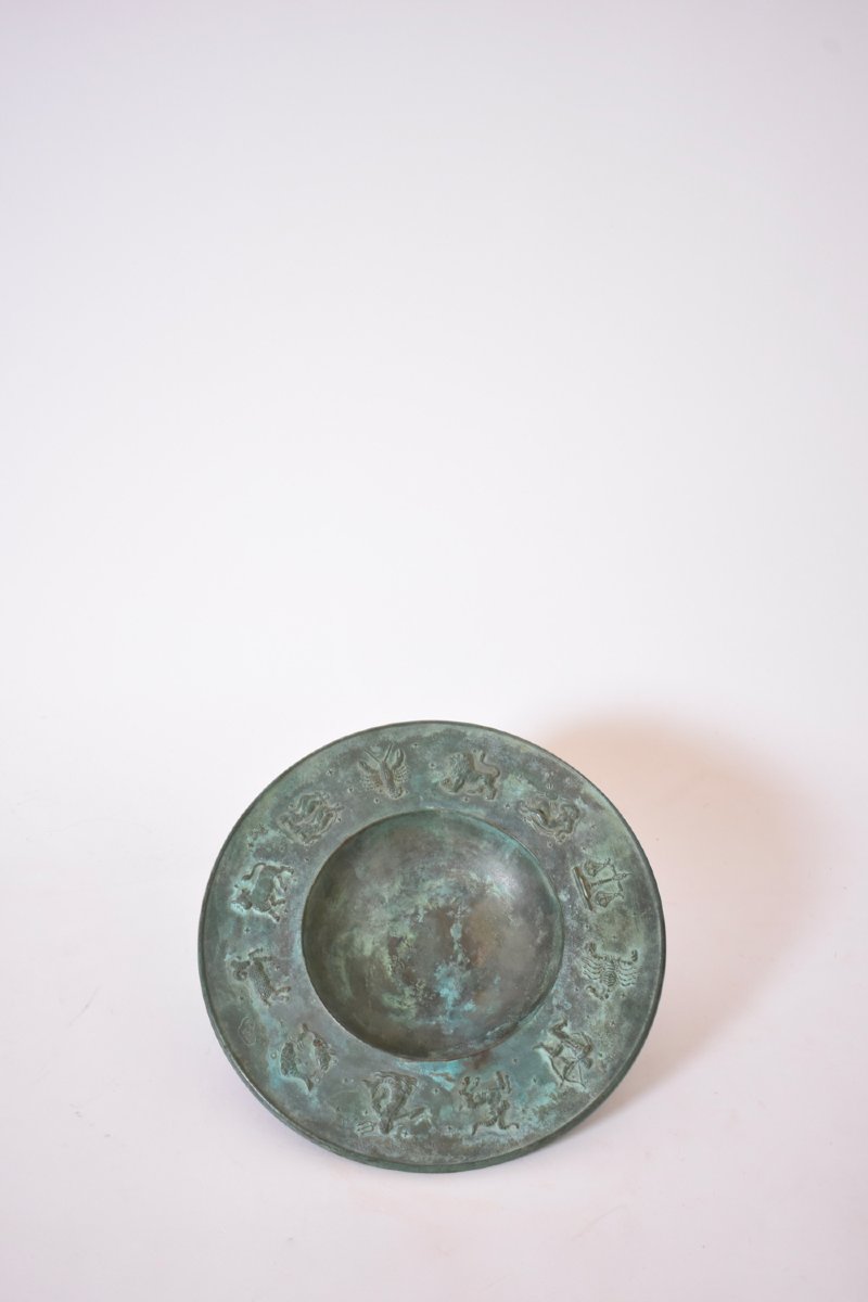 Plat circulaire néoclassique en bronze, années 1940.-photo-4