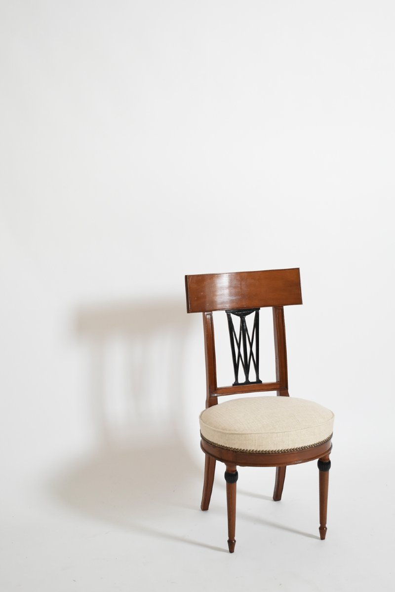 Ensemble de quatre chaises néoclassiques des années 1920.-photo-4