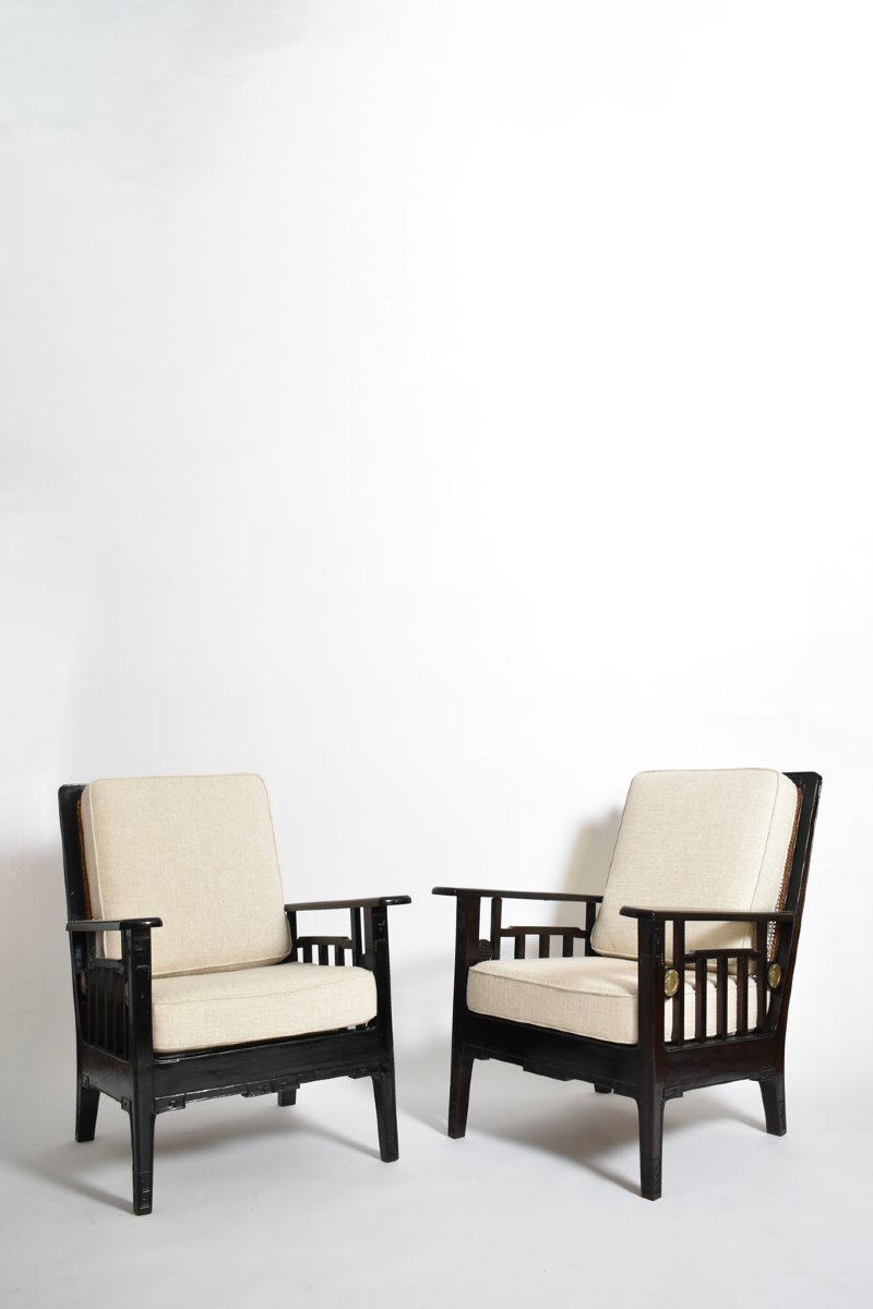 Paire de fauteuils coloniaux en bois ébénisé et cannage, années 1920.-photo-2