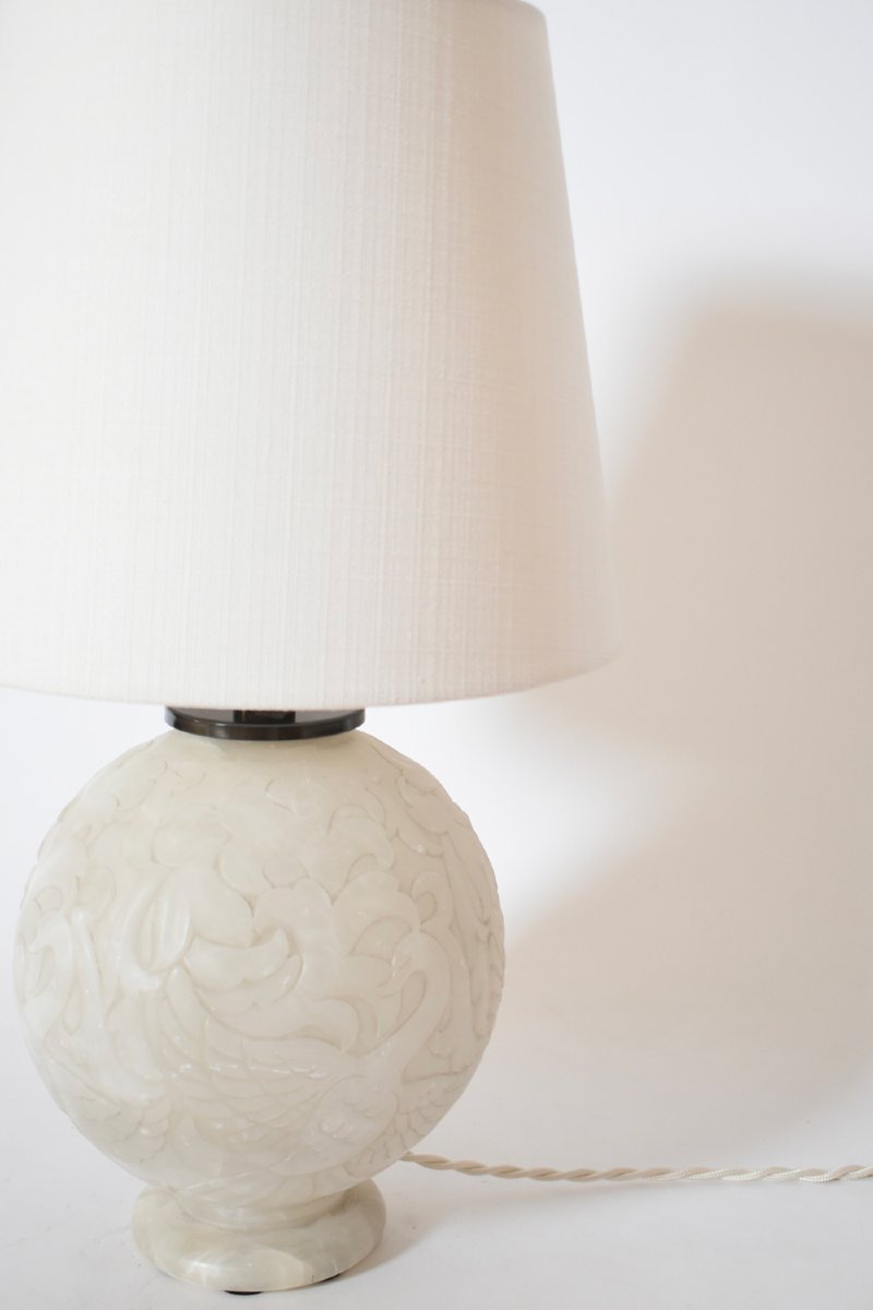 Lampe boule en albâtre gravé, années 1930.-photo-4