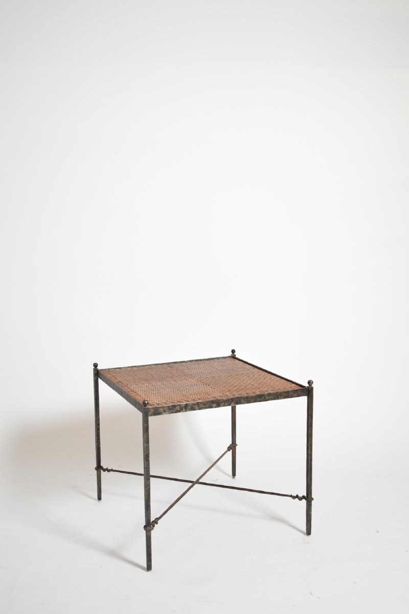 Paire de tables d’appoint en fer forgé et osier, années 1970.-photo-3