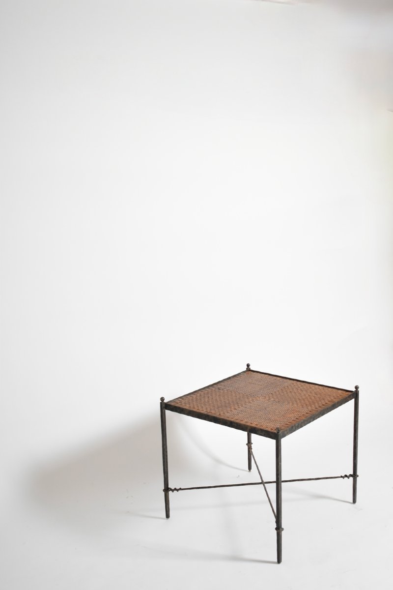 Paire de tables d’appoint en fer forgé et osier, années 1970.-photo-4