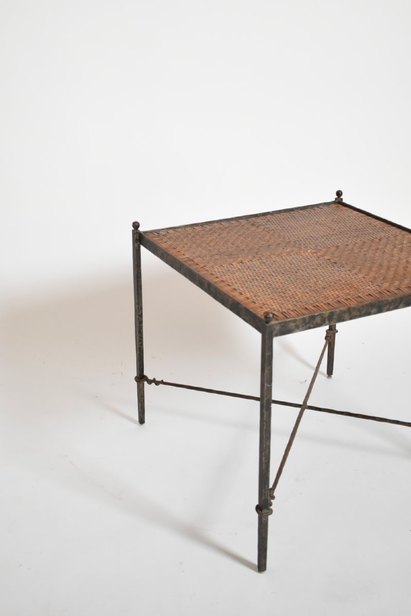 Paire de tables d’appoint en fer forgé et osier, années 1970.-photo-1