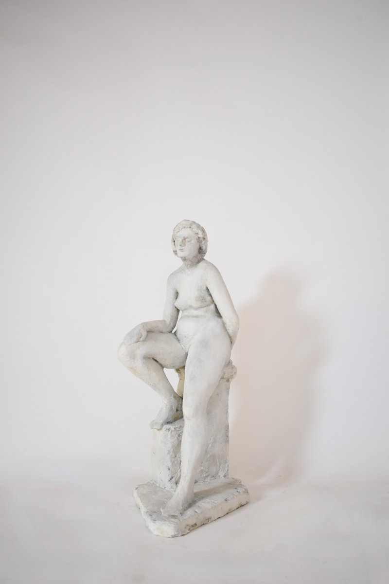 Sculpture de femme en plâtre, années 1930.-photo-1