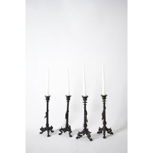 Ensemble de quatre bougeoirs en bronze tripodes zoomorphes, XIXe siècle.