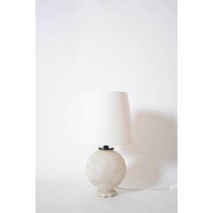 Lampe boule en albâtre gravé, années 1930.